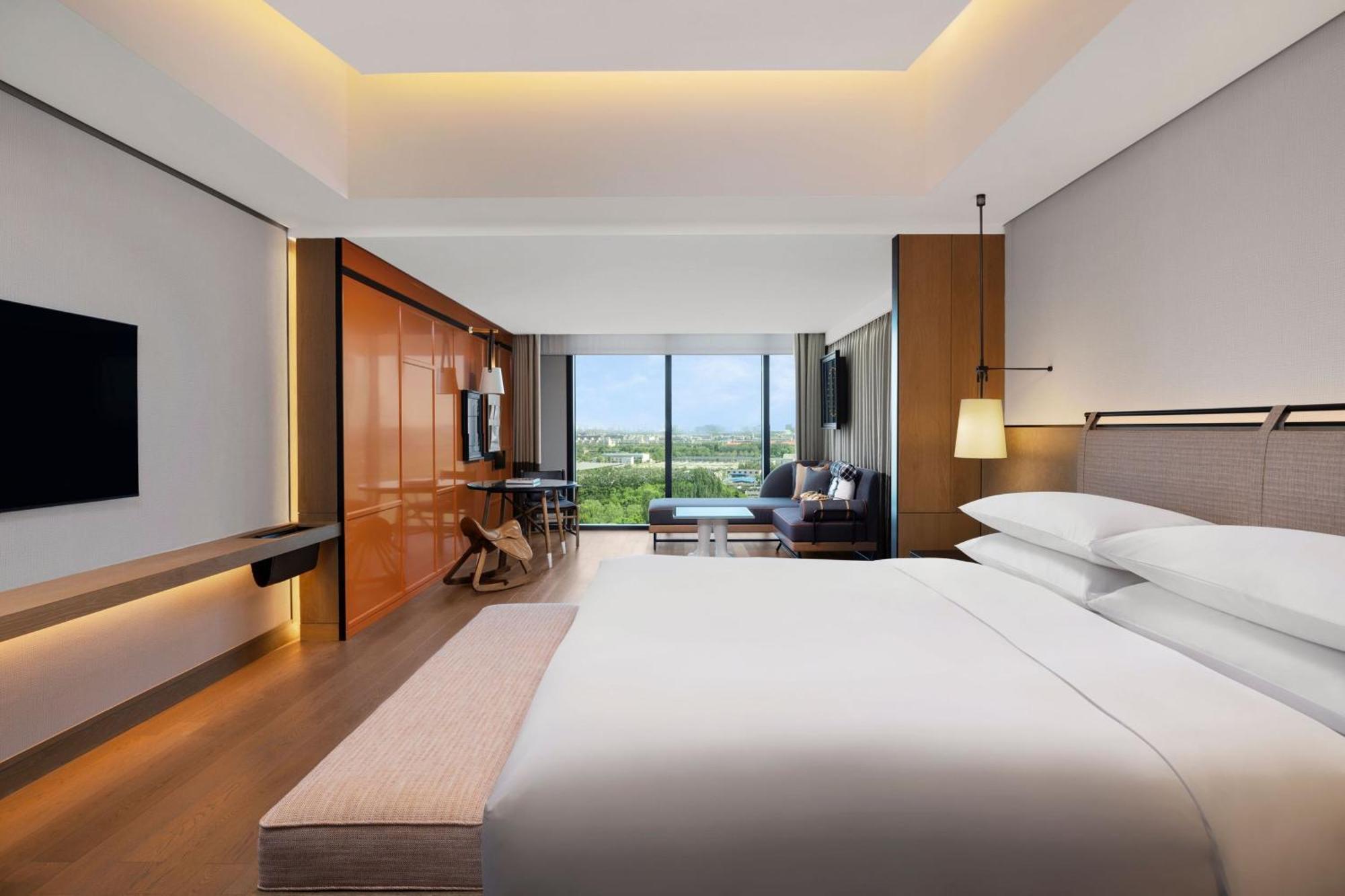 Hotel Renaissance Haidian 4*